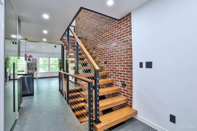 10555 Montgomery Road, Montgomery, OH 45242