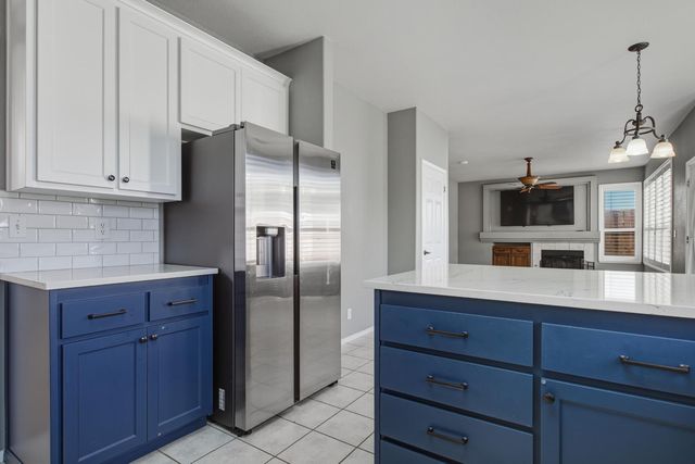 208 Rector Ln, Modesto, CA 95357