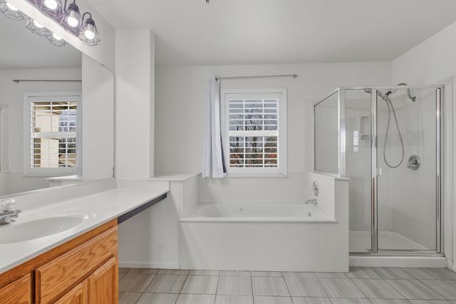 208 Rector Ln, Modesto, CA 95357