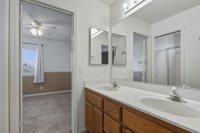 208 Rector Ln, Modesto, CA 95357