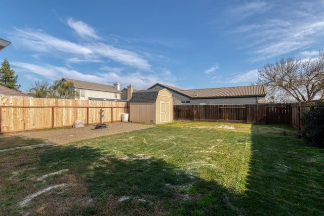 208 Rector Ln, Modesto, CA 95357