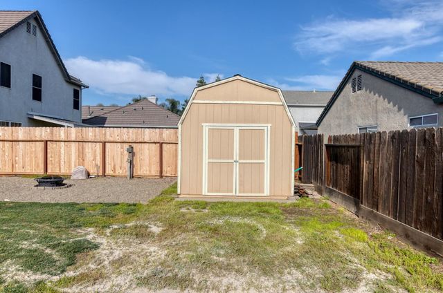 208 Rector Ln, Modesto, CA 95357