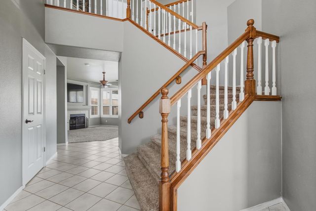 208 Rector Ln, Modesto, CA 95357