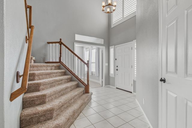 208 Rector Ln, Modesto, CA 95357