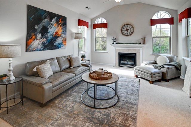 57 Pond View Way, Fitchburg, WI 53711