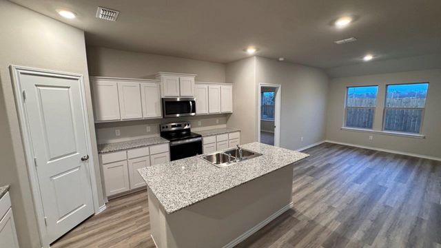 560 MARSH Street, Cleburne, TX 76033