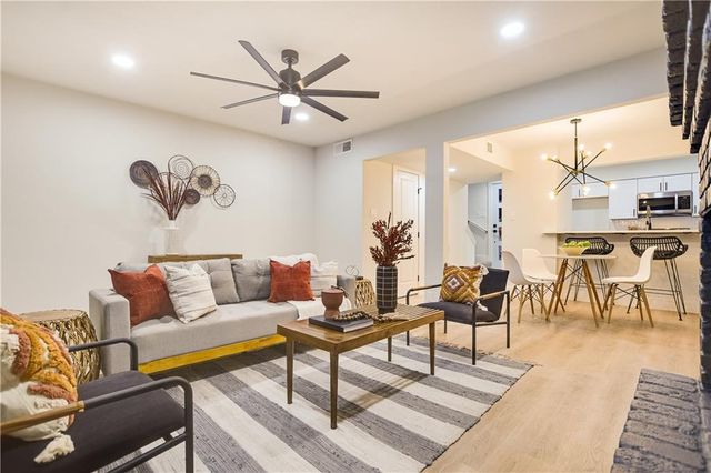 1308 Matthews LN A, Austin, TX 78745