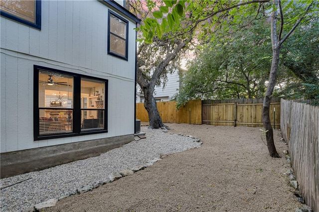 1308 Matthews LN A, Austin, TX 78745
