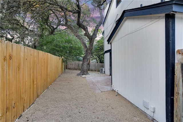 1308 Matthews LN A, Austin, TX 78745