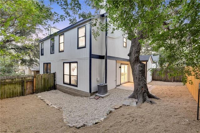 1308 Matthews LN A, Austin, TX 78745