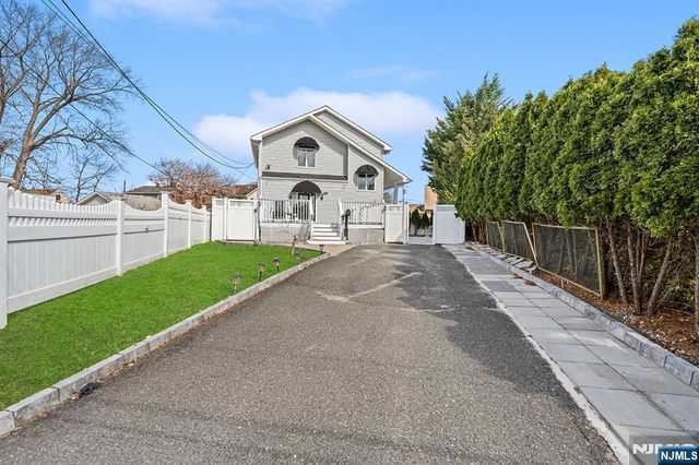 70 Coger Street, Saddle Brook, NJ 07663