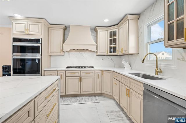 70 Coger Street, Saddle Brook, NJ 07663