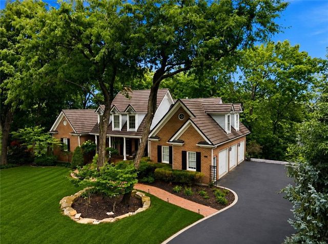 20 E Loch Lloyd Parkway, Loch Lloyd, MO 64012