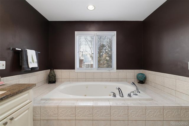 55453 Macintosh Court, Shelby Charter Township, MI 48316