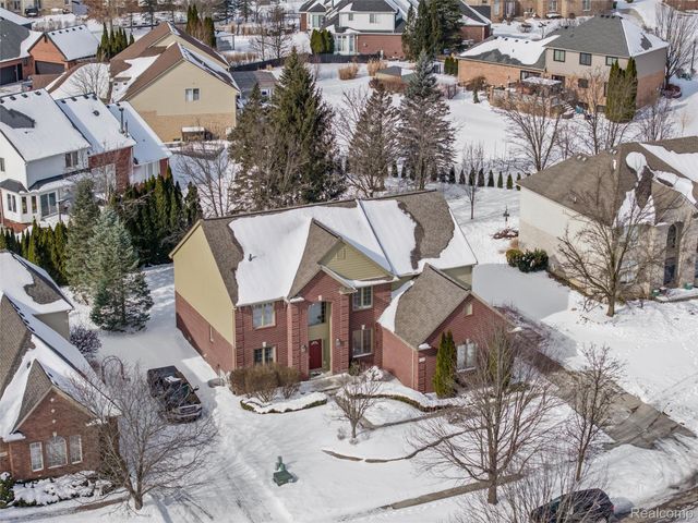 55453 Macintosh Court, Shelby Charter Township, MI 48316