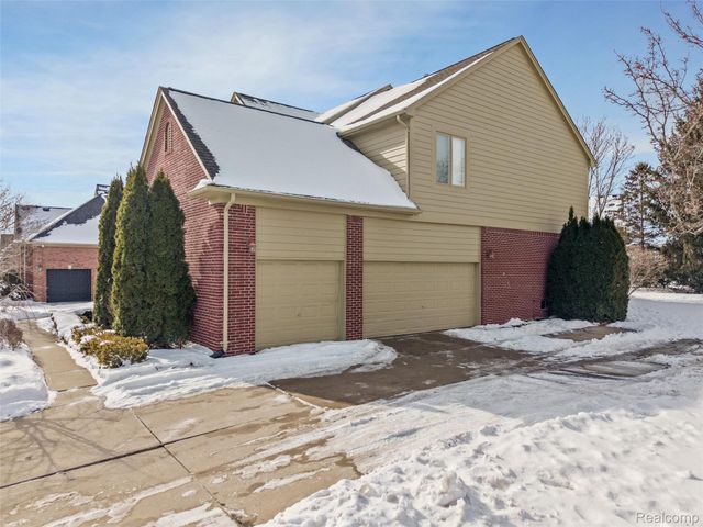 55453 Macintosh Court, Shelby Charter Township, MI 48316