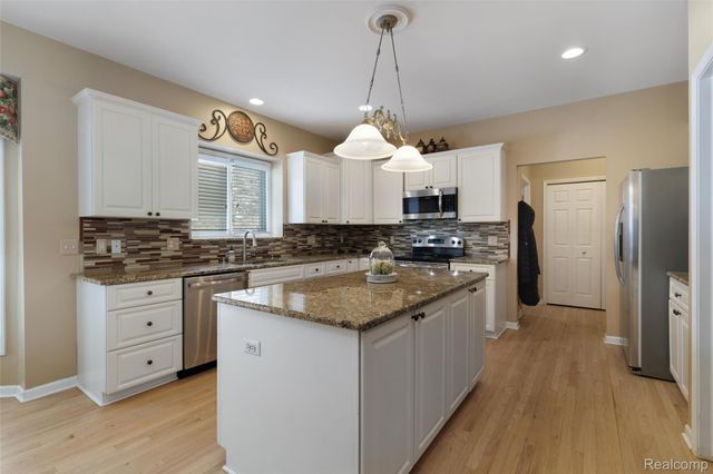 55453 Macintosh Court, Shelby Charter Township, MI 48316