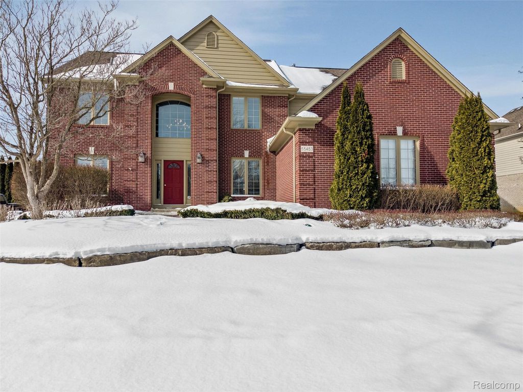 55453 Macintosh Court, Shelby Charter Township, MI 48316