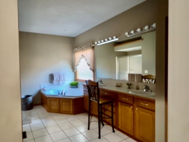 3125 N Ridge Port St, Wichita, KS 67205