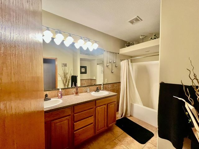 3125 N Ridge Port St, Wichita, KS 67205