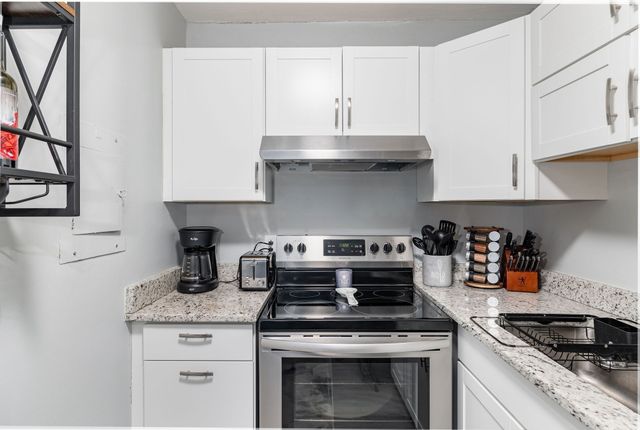 6680 Charlotte Pike Apt D13, Nashville, TN 37209