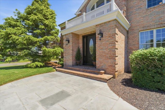 2 Mercedes Court, Patchogue, NY 11772
