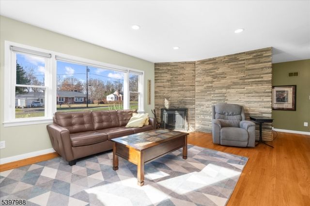 10 Belvidere Ave, Clinton Twp., NJ 08809