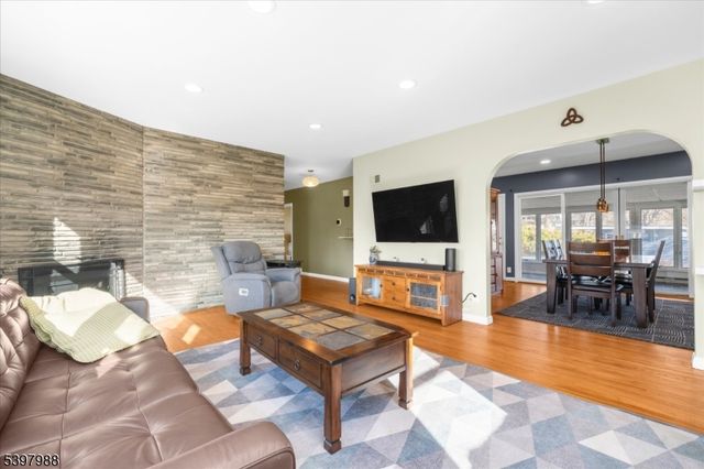 10 Belvidere Ave, Clinton Twp., NJ 08809