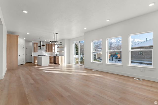 2237 E PARKSIDE CIR, South Ogden, UT 84403