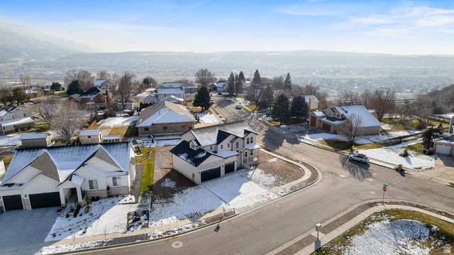 2237 E PARKSIDE CIR, South Ogden, UT 84403