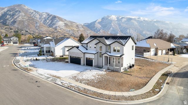 2237 E PARKSIDE CIR, South Ogden, UT 84403