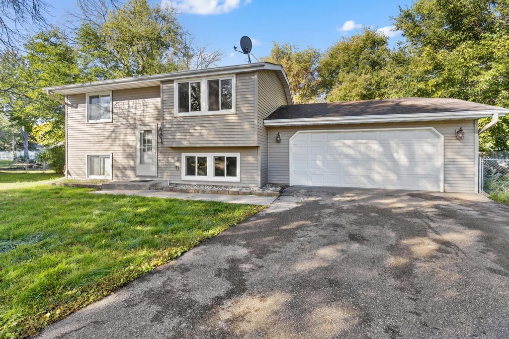 7515 Brunswick Avenue N, Brooklyn Park, MN 55443 — photo 2