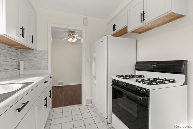 15705 Champaign Road, Allen Park, MI 48101