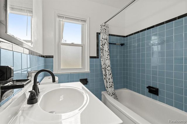 15705 Champaign Road, Allen Park, MI 48101