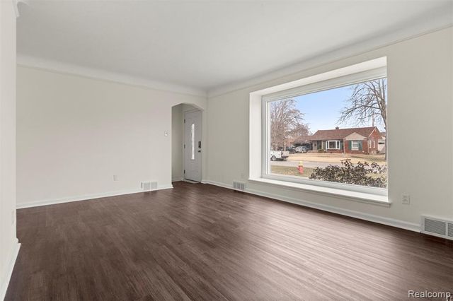 15705 Champaign Road, Allen Park, MI 48101