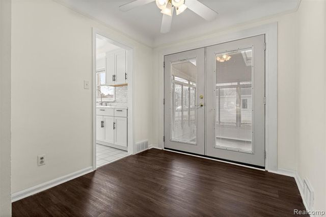 15705 Champaign Road, Allen Park, MI 48101