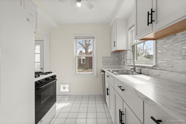 15705 Champaign Road, Allen Park, MI 48101