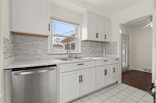 15705 Champaign Road, Allen Park, MI 48101