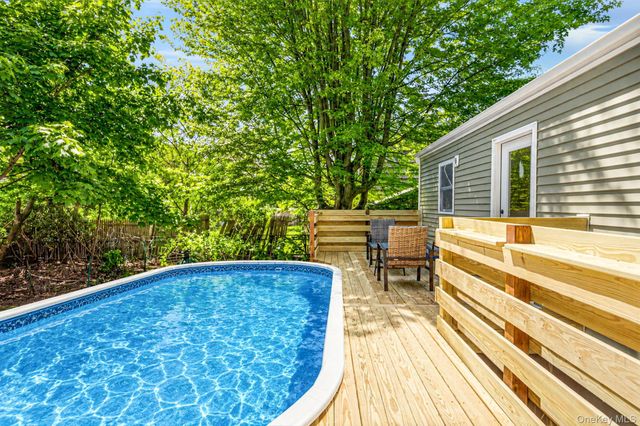 8 Wood Haven Place, East Northport, NY 11731