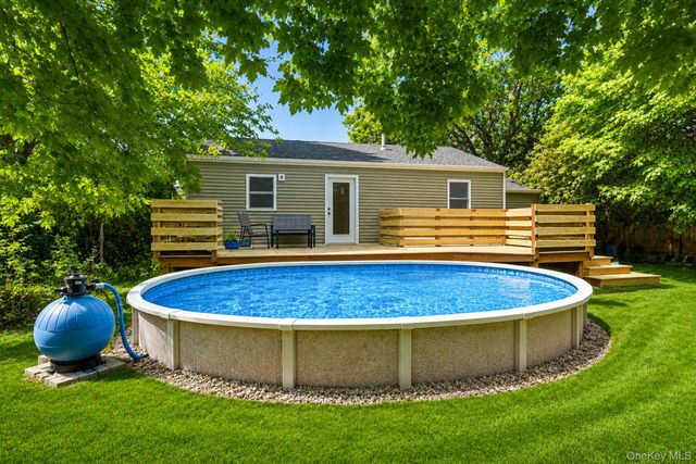 8 Wood Haven Place, East Northport, NY 11731