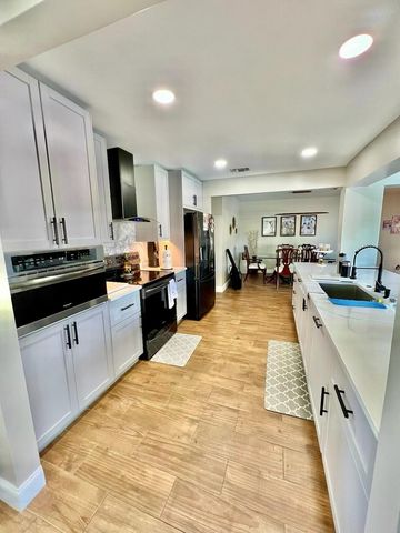 1381 Wyndcliff, Wellington, FL 33414