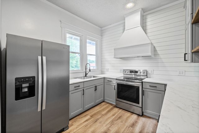 927 Crossland Ave, Clarksville, TN 37040