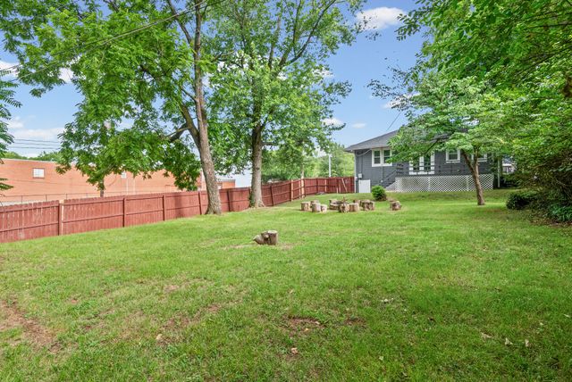 927 Crossland Ave, Clarksville, TN 37040