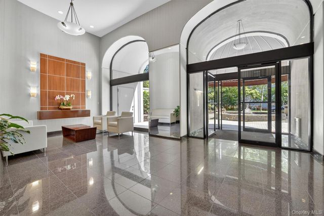 15 Stewart Place 7H, White Plains, NY 10603