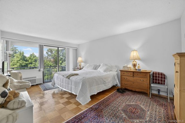 15 Stewart Place 7H, White Plains, NY 10603