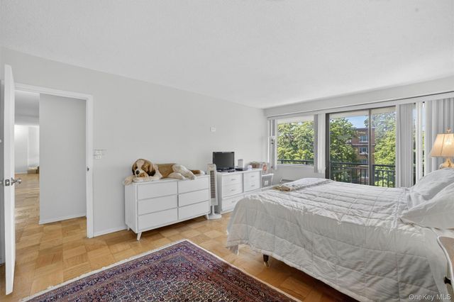 15 Stewart Place 7H, White Plains, NY 10603
