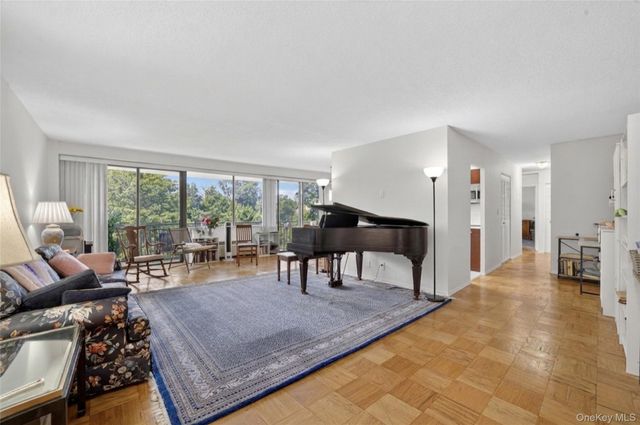 15 Stewart Place 7H, White Plains, NY 10603