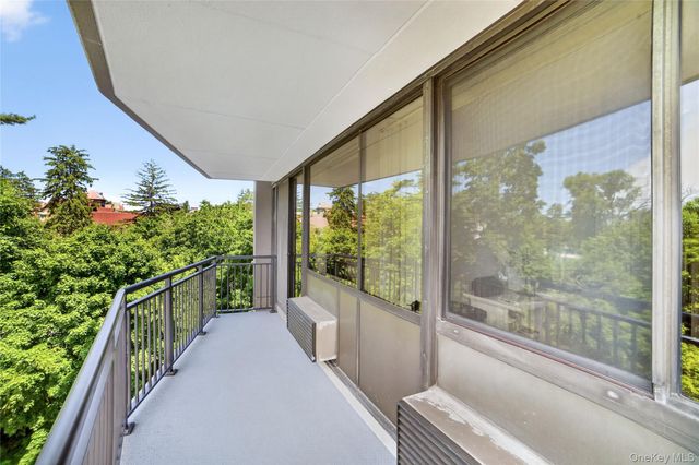15 Stewart Place 7H, White Plains, NY 10603