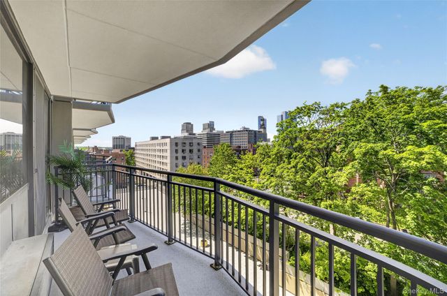 15 Stewart Place 7H, White Plains, NY 10603