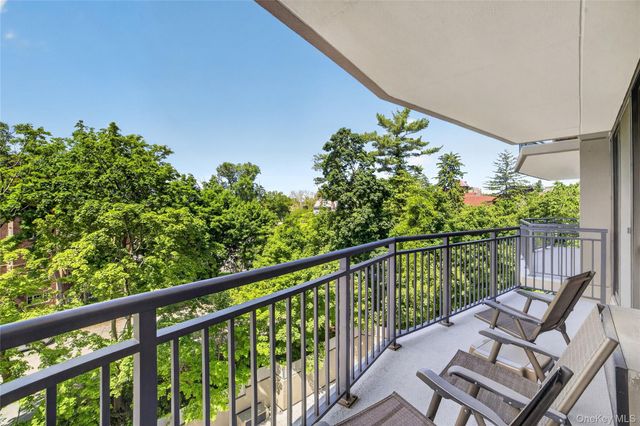 15 Stewart Place 7H, White Plains, NY 10603
